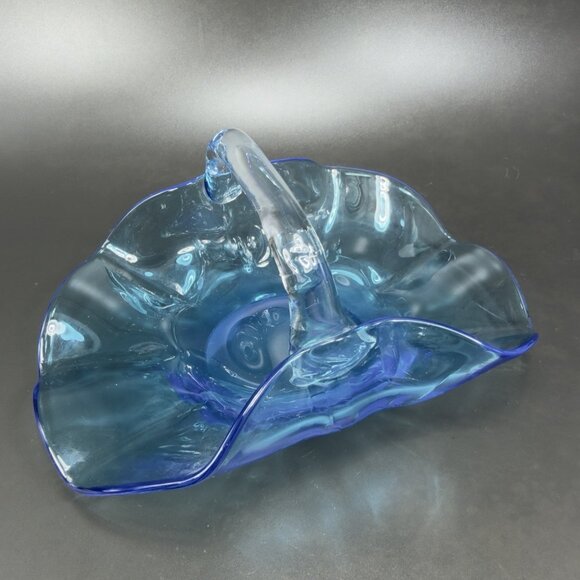 1980s Hand Blown Glass Blue Basket Dish Trinket Holder Clear Handle Folded Sides - Picture 10 of 12